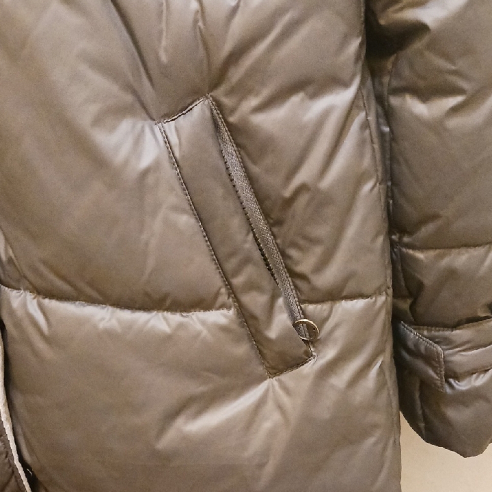 Women's Gray Puffer Coat with Faux Fur Hood - Picture 2 of 10